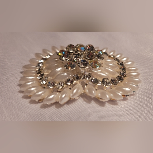 White and Silver Rhinestone Brooch - Picture 4 of 6